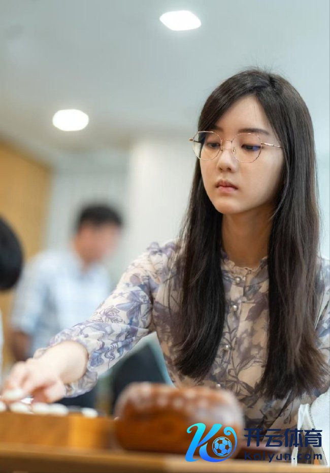 围棋做事四段俞俐均